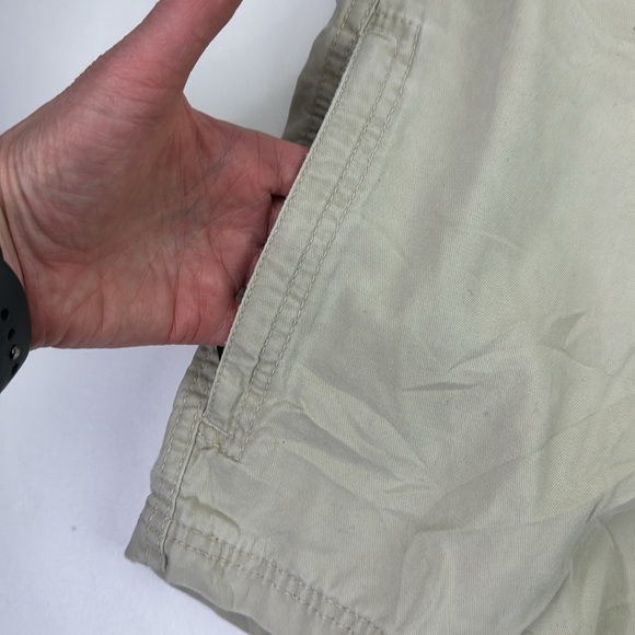 Columbia men's beige lightweight outdoor hiking casual shorts - Picture 5 of 7